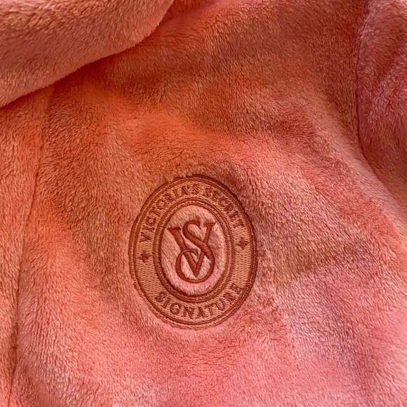 Victoria’s Secret women’s Pink Plush Bathrobe New size xs-s - Picture 6 of 10